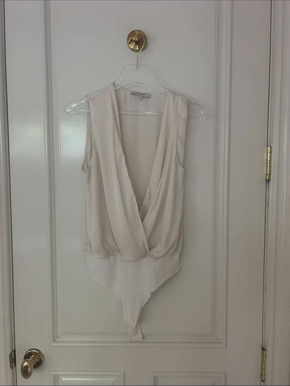 Silk Favorite daughter Sleeveless Draped V-Neck Bodysuit in Ivory M